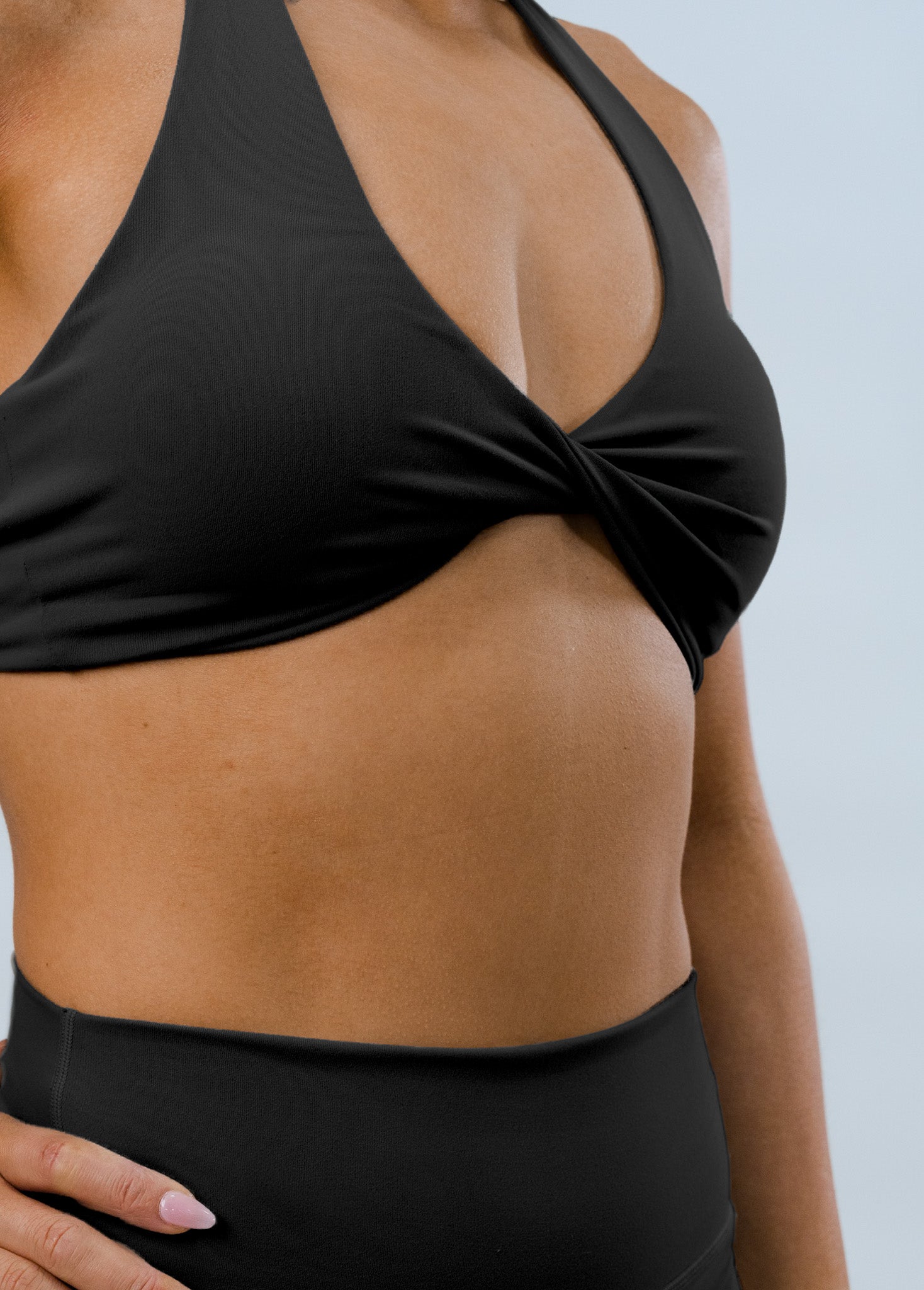 TWIST CROP . BLACK - Rue Avenue Activewear