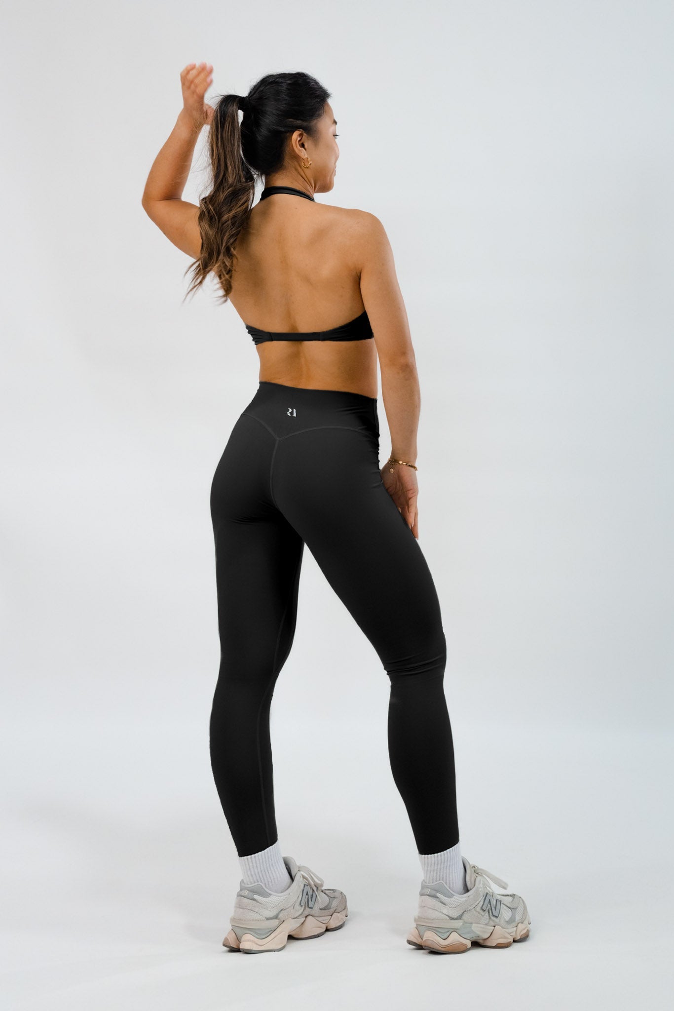 TWIST CROP . BLACK - Rue Avenue Activewear